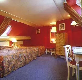 Le Petit Manoir Hotell 4*